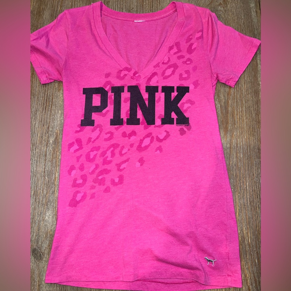 Victoria’s secret PINK t shirt 
Size medium